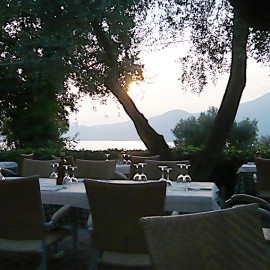 Trattoria agli olivi: dinner with lake view